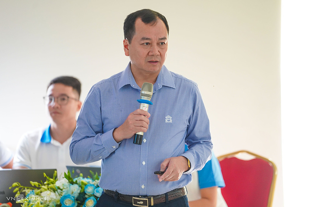 Ông Trần Đình Luân, Cục trưởng Thủy sản và Kiểm ngư (Bộ Nông nghiệp và Môi trường) trình bày tham luận. Ảnh: Bùi Toàn
