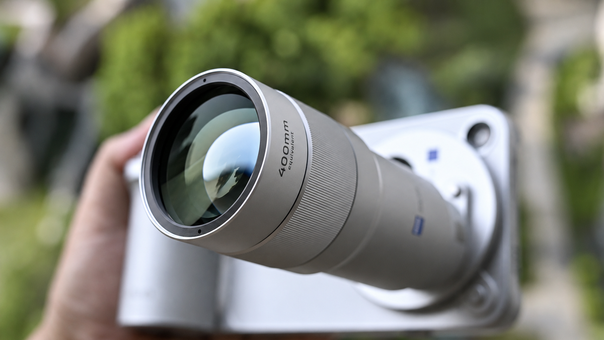 Vivo X500 Pro Max với ống tele gắn ngoài 400 mm