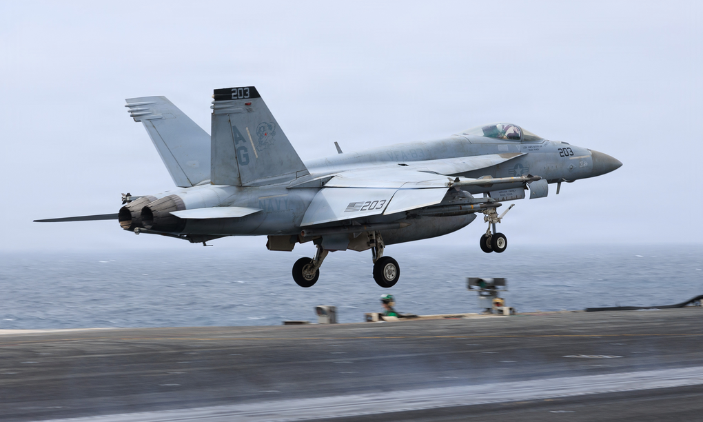 Tiêm kích F/A-18E Mỹ tại biển Arab hôm 16/6. Ảnh: US Navy