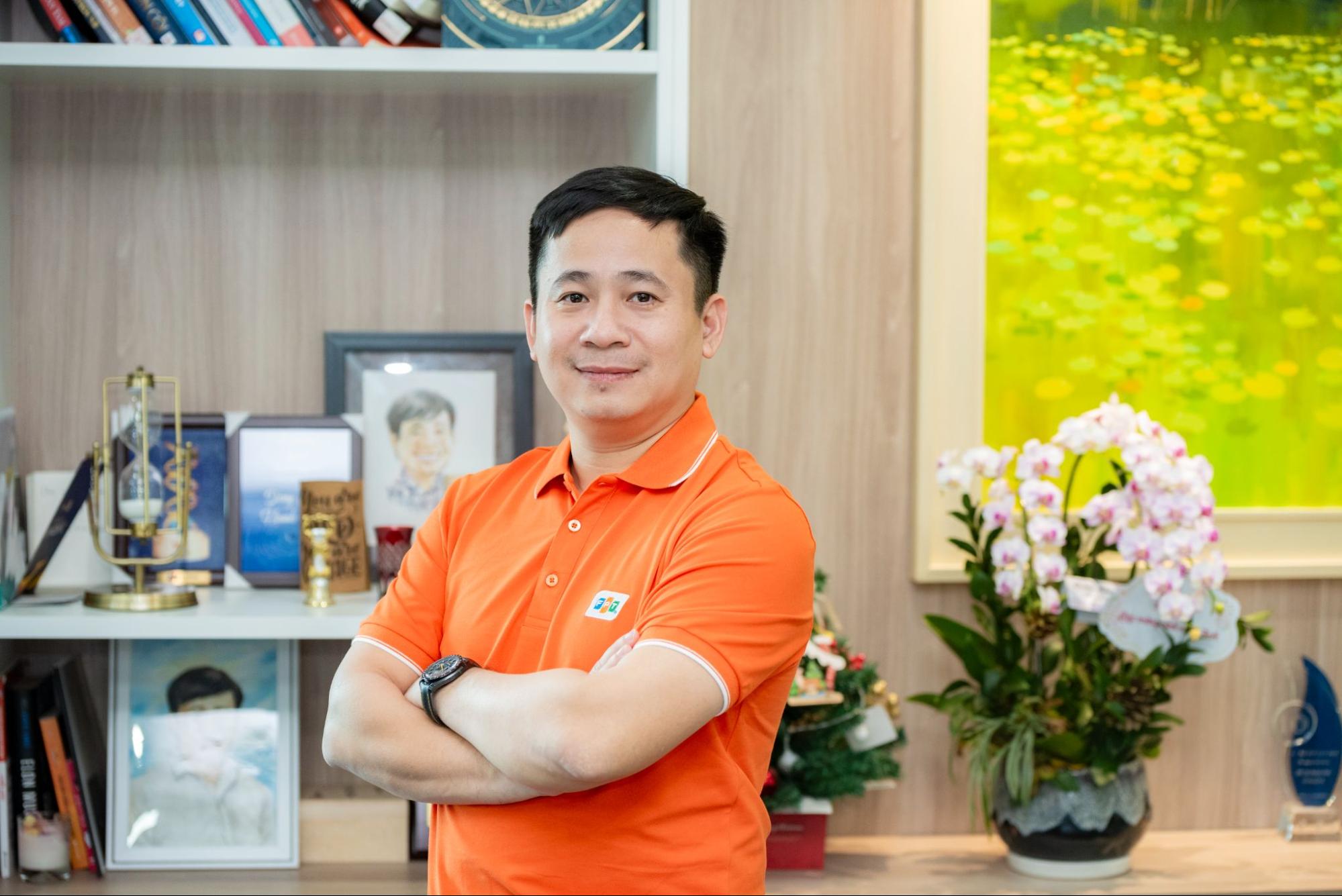 Chân dung ông Lê Hồng Việt.