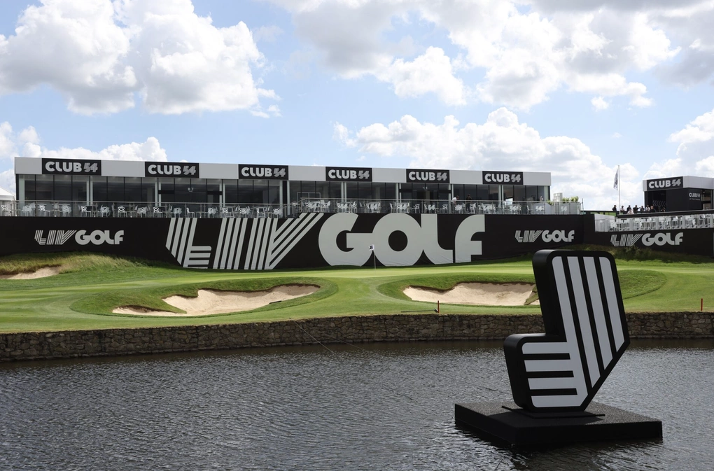 Toàn cảnh khu vực green hố 18 tại sự kiện Pro-Am, trước thềm giải LIV Golf Invitational đầu tiên trên sân Centurion Club ở St Albans, Anh, ngày 8/6/2022. Ảnh: Reuters