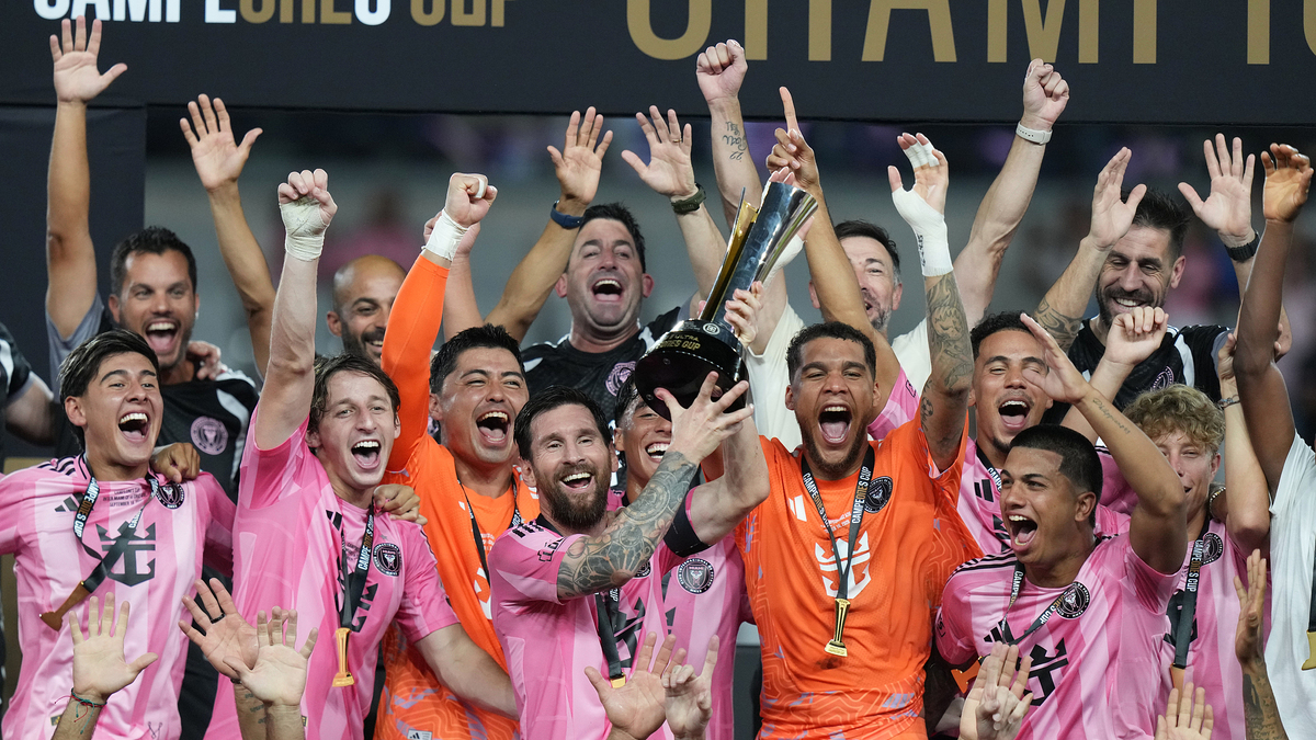 Messi ghi bàn giúp Inter Miami đăng quang Campeones Cup