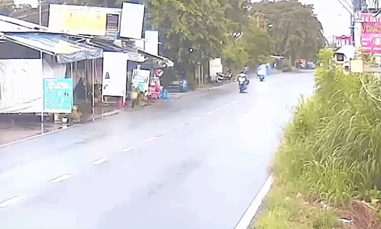 Một người không nhìn đường, gần 10 người thương vong