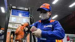 Giá xăng dầu hôm nay 8/10: Giá xăng tăng, dầu giảm