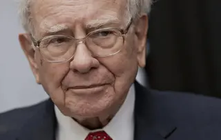 Warren Buffett cảnh báo khẩn tới toàn bộ nhà đầu tư: Hãy thận trọng, hiện giờ ai cũng chỉ thích đánh bạc!