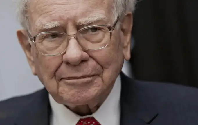 Warren Buffett cảnh báo khẩn tới toàn bộ nhà đầu tư: Hãy thận trọng, hiện giờ ai cũng chỉ thích đánh bạc!
