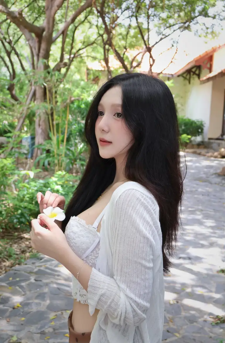 Quyết phủ sóng mọi nền tảng với bộ ảnh Phú Quý "đẹp không góc chết", cô gái khiến dân tình u mê - Ảnh 8.