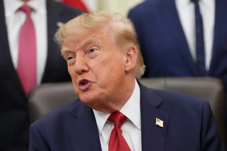 Ông Trump phát biểu tại Phòng Bầu dục, Nhà Trắng, ngày 18-9 - Ảnh: AP