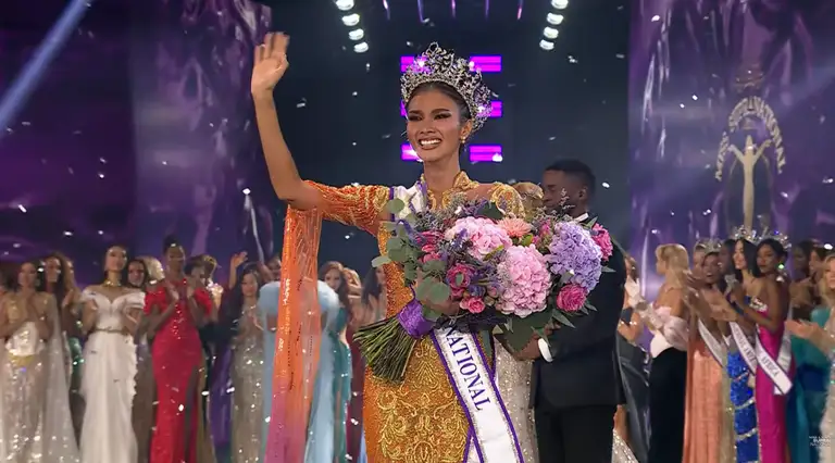 Mỹ nhân Philippines vỡ òa trong khoảnh khắc đăng quang