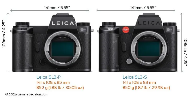 Kích thước của SL3-P và SL3-S là hoàn toàn giống nhau, trọng lượng thì bản P nặng hơn 2g. Ngoài ra có thể thấy logo Leica đã được loại bỏ ở SL3-P, chữ Leica được sơn màu trắng thay cho đen chìm ở bản S. Ảnh: CameraDecision.