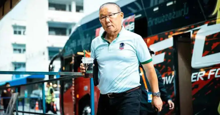 HLV Park Hang Seo bất ngờ được Liên đoàn Bóng đá Thái Lan khen ngợi