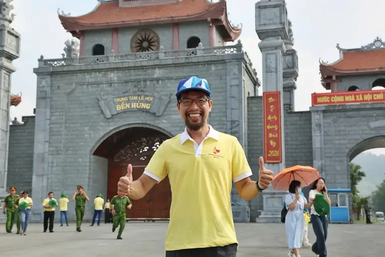 Anh Trương Anh Tuấn thăm Khu di tích lịch sử Đền Hùng trong khuôn khổ chương trình Gặp mặt người hiến tiểu cầu tiêu biểu năm 2026 (Ảnh: Quang Hải)