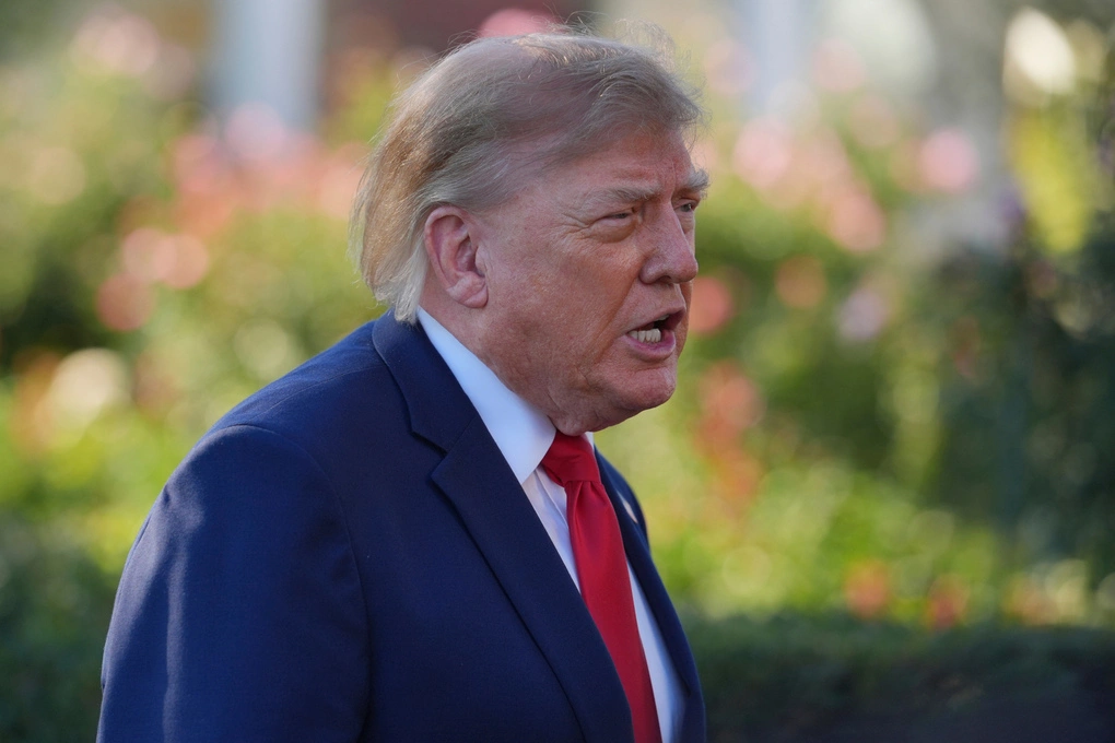 Tổng thống Mỹ Donald Trump tại khuôn viên Nhà Trắng ngày 21/10. Ảnh: AP