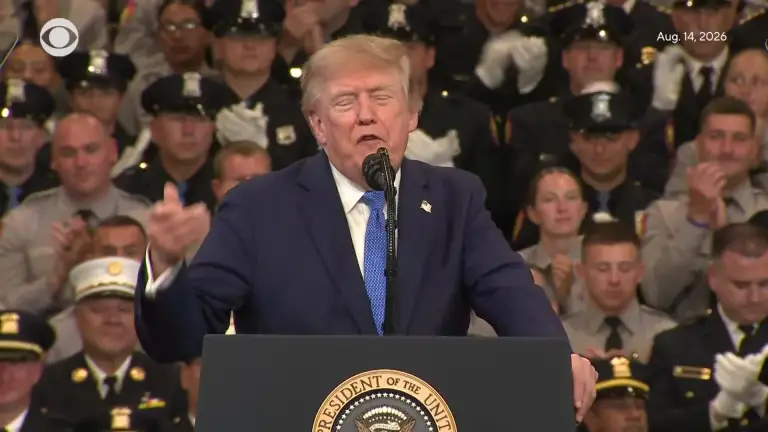 Ông Trump phát biểu tại học viện cảnh sát Mỹ ở New York ngày 14/8. Video: CBS News
