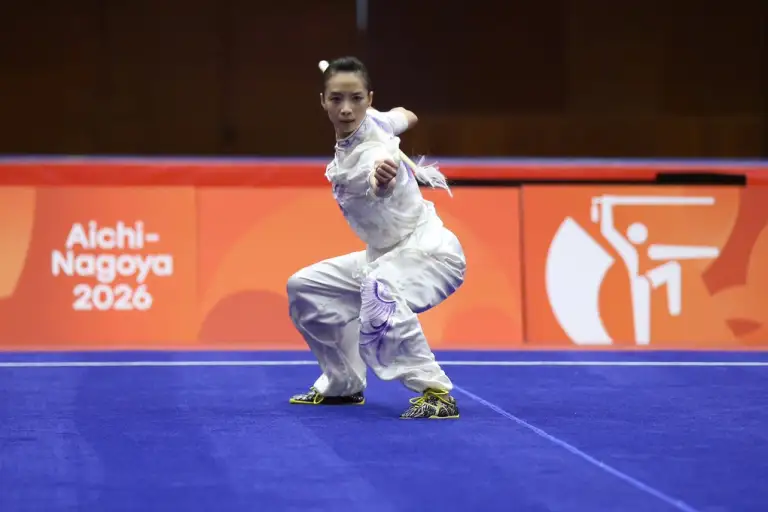 Dương Thúy Vi thi đấu kiếm thuật môn wushu tại nhà thi đấu Aichi Budokan, Nhật Bản ngày 23/9/2026. Ảnh: Quý Lượng