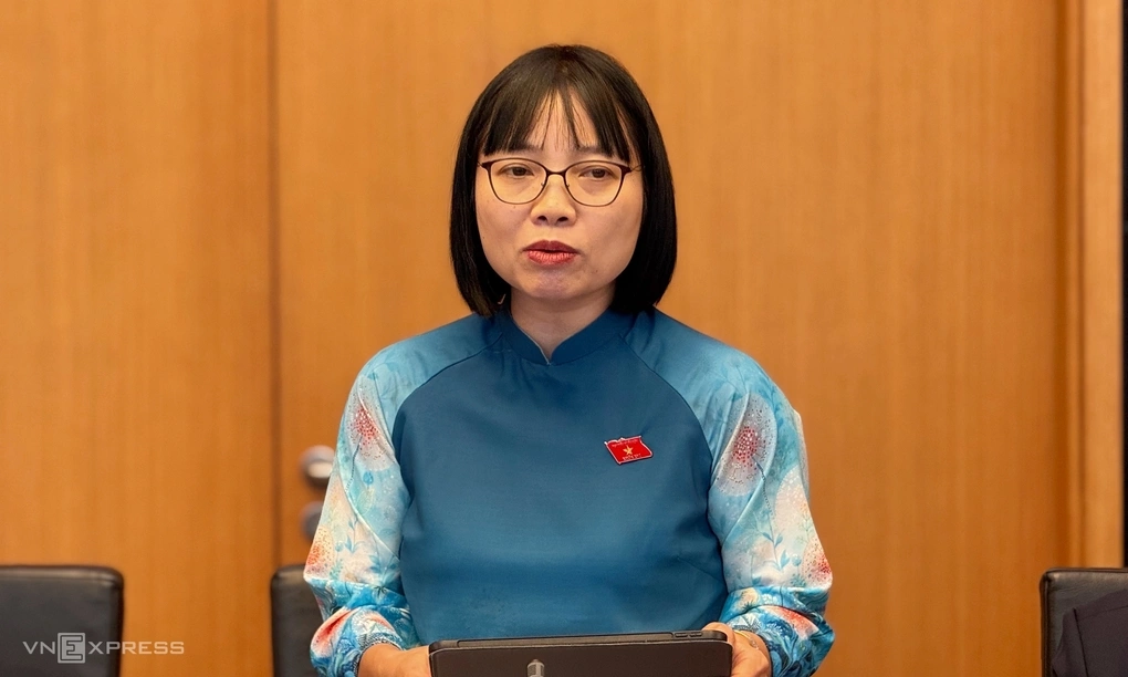 Phó trường đoàn đại biểu Quốc hội TP Hải Phòng Nguyễn Thị Việt Nga tại phiên thảo luận sáng 17/10. Ảnh: Anh Tú