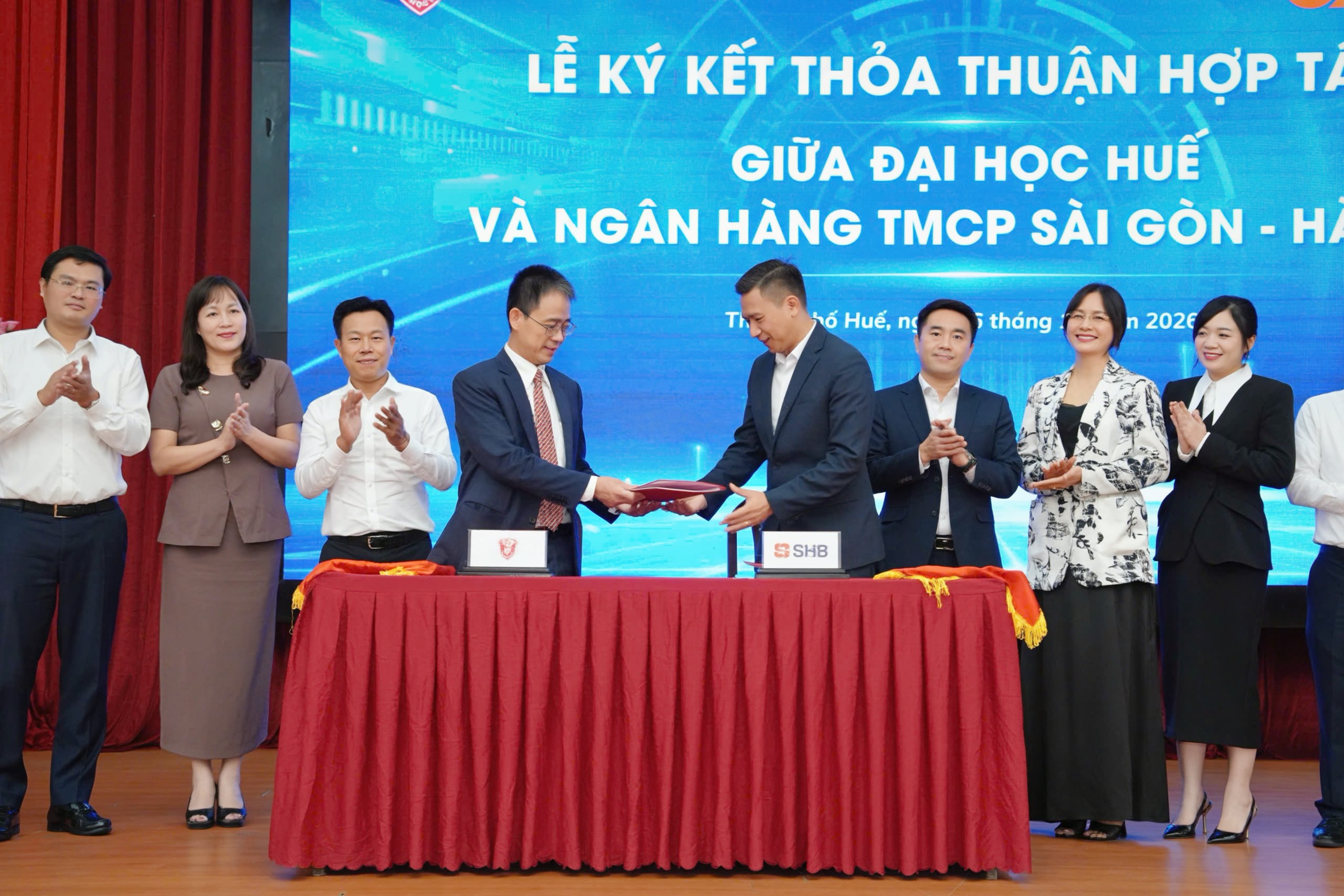 Ngân hàng SHB và Đại học Huế chính thức ký kết thỏa thuận hợp tác - Ảnh: CTV
