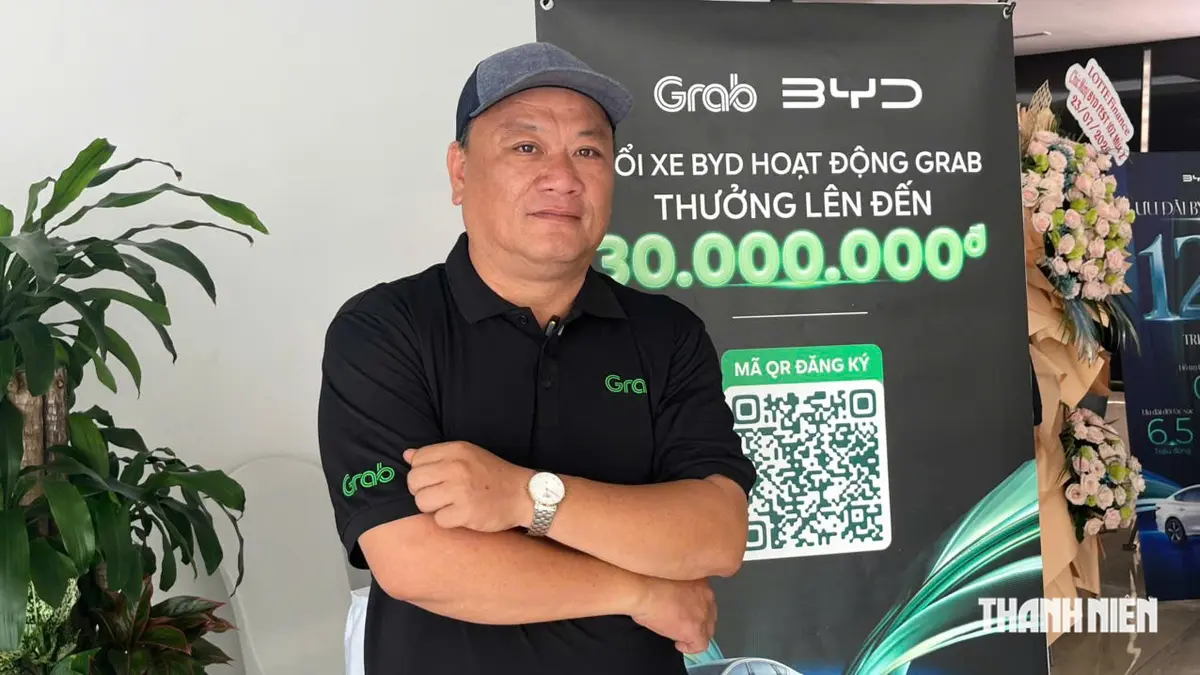 Anh Hoàng Tâm, ngụ TP.HCM hiện đang sử dụng chiếc BYD M6 đánh giá cao sự tiện nghi, tiết kiệm khi sử dụng xe điện kinh doanh dịch vụ