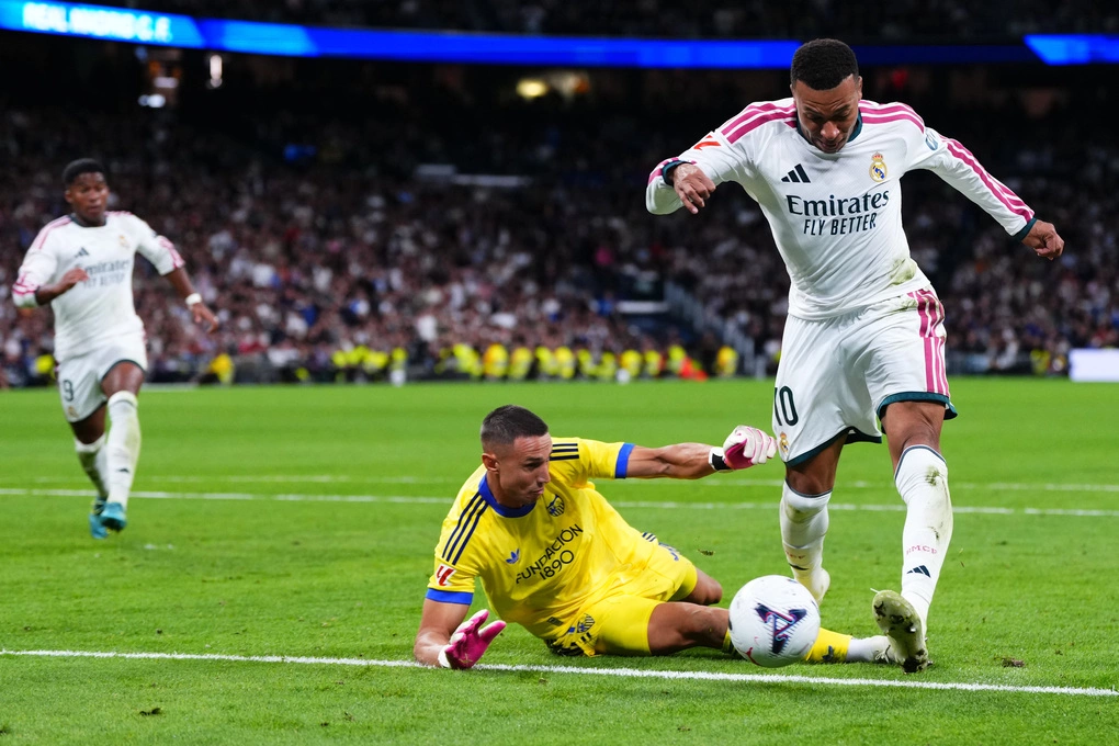 Kylian Mbappe ghi bàn thứ hai cho Real Madrid trong trận thắng Sevilla 4-1 ở La Liga tại sân Bernabeu, Madrid, Tây Ban Nha, ngày 18/10/2026. Ảnh: AP