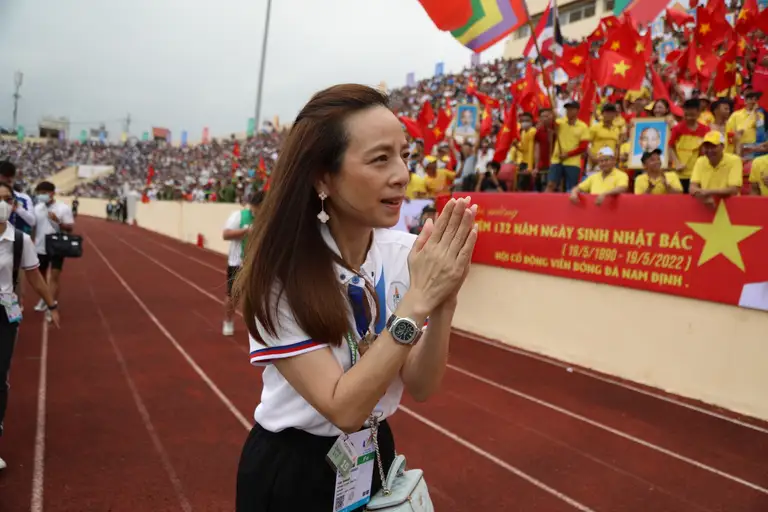 Madam Pang cũng bày tỏ sự vui mừng khi đội tuyển Thái Lan sáng cửa vào bán kết ASEAN Cup 2026