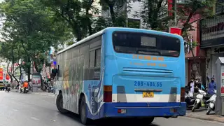 Ngã ra đường ở Hà Nội, cô gái bị xe buýt cán tử vong