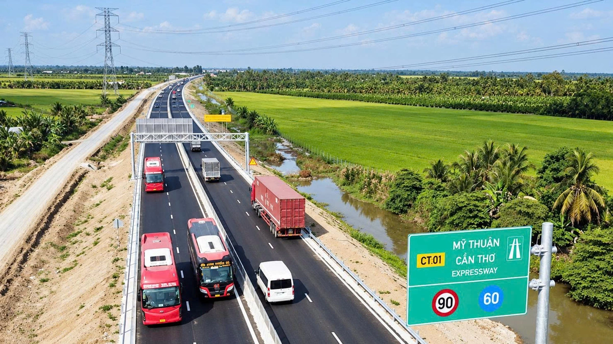 Cao tốc Mỹ Thuận - Cần Thơ hạn chế xe để thi công cầu vượt
