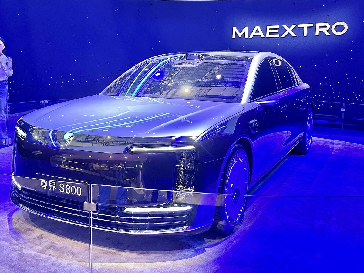 Maextro S800, mẫu sedan cùng thương hiệu với V800. Zunjie là thương hiệu siêu sang do JAC sản xuất với công nghệ của Huawei.