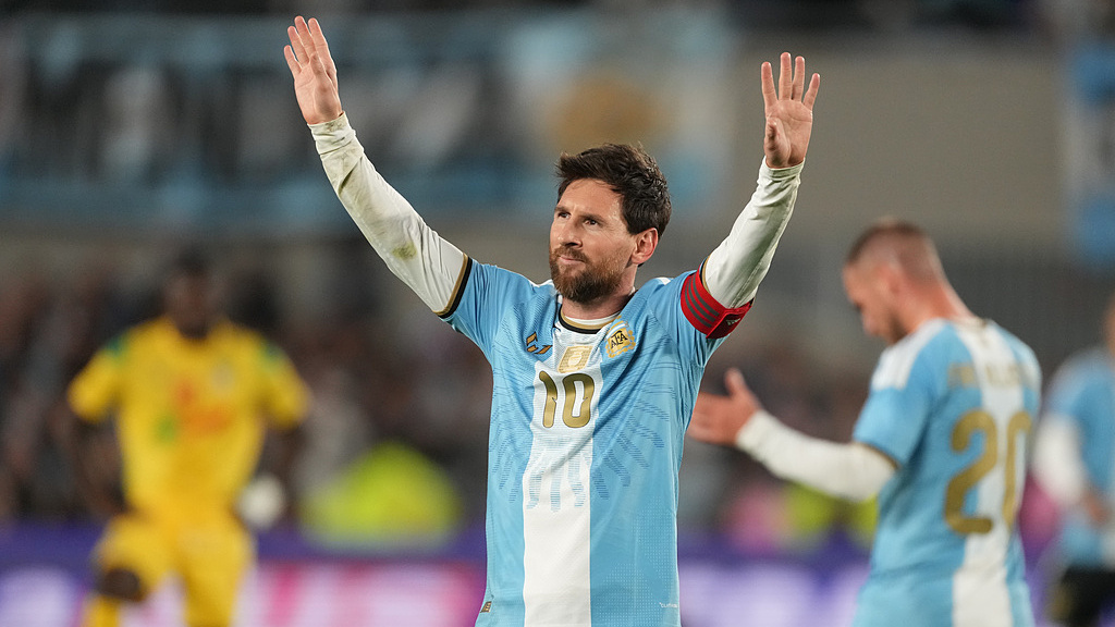 Messi ghi bàn, lập cú đúp kiến tạo trong trận chia tay Argentina