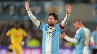 Messi ghi bàn, lập cú đúp kiến tạo trong trận chia tay Argentina