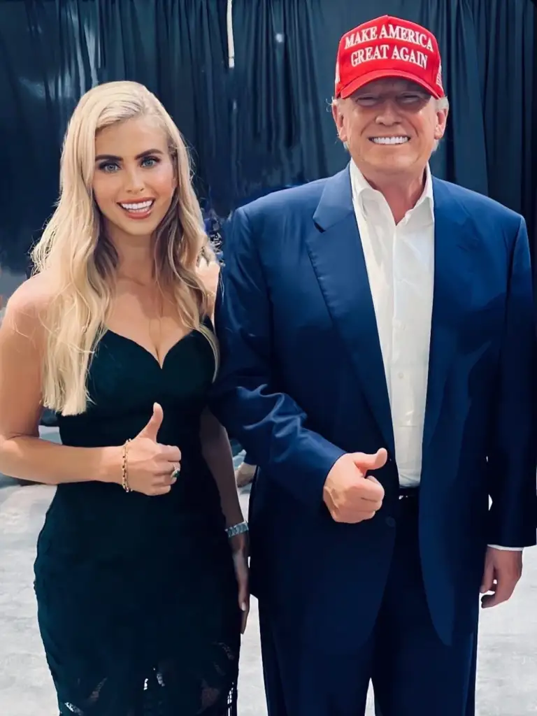Zacharia chụp ảnh cùng Tổng thống Donald Trump hồi tháng 1. Ảnh: Instagram/Katiezacharia