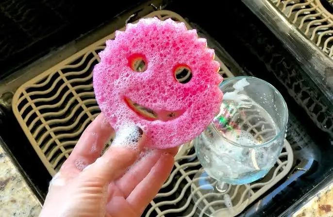 Scrub Daddy có giá khoảng 87.000đ