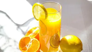 Uống 3 lít cam ép mỗi ngày, người đàn ông mắc gan nhiễm mỡ nặng