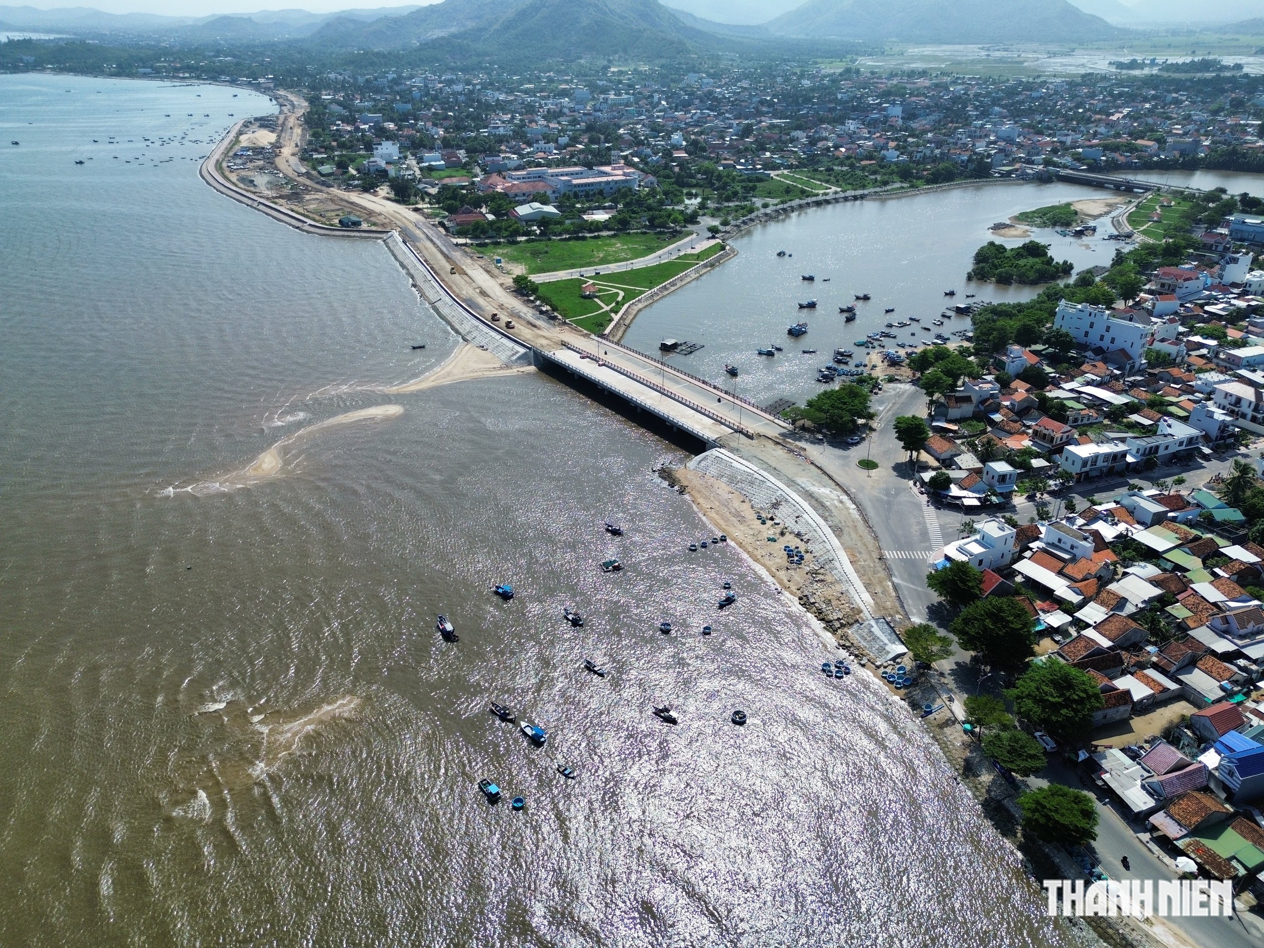 Cầu Hiền Lương 2 ở xã Vạn Ninh kết nối với đường ven biển Vạn Ninh - Ninh Hòa