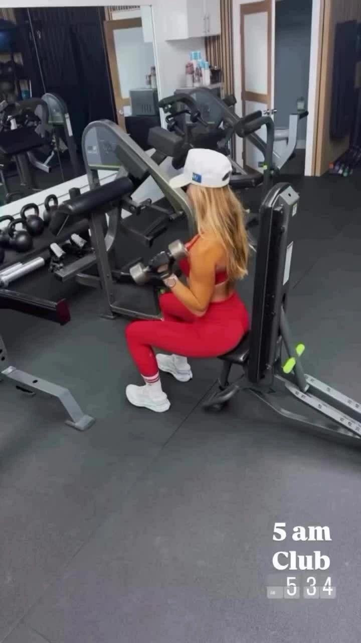 Thư ký báo chí Nhà Trắng Katie Zacharia tập gym