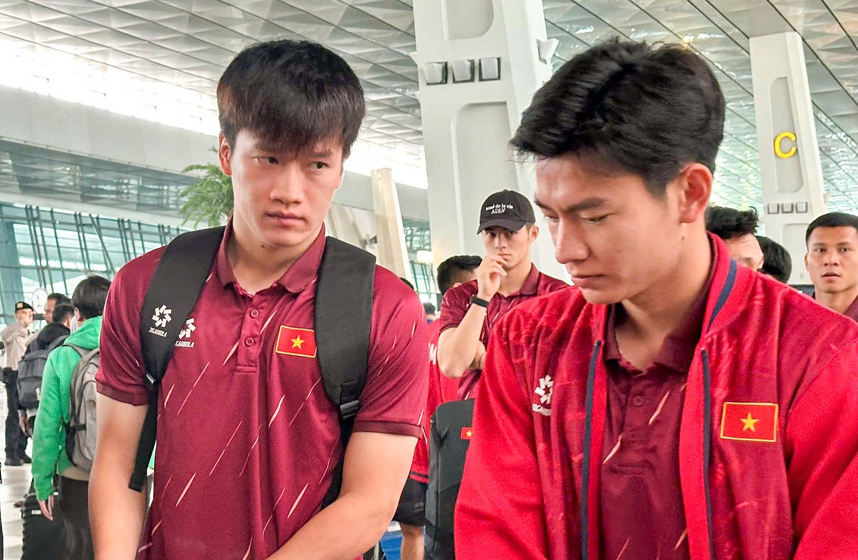 Hoàng Đức và Phan Tuấn Tài cùng đội tuyển Việt Nam về nước sau FIFA ASEAN Cup 2026 - Ảnh: VFF