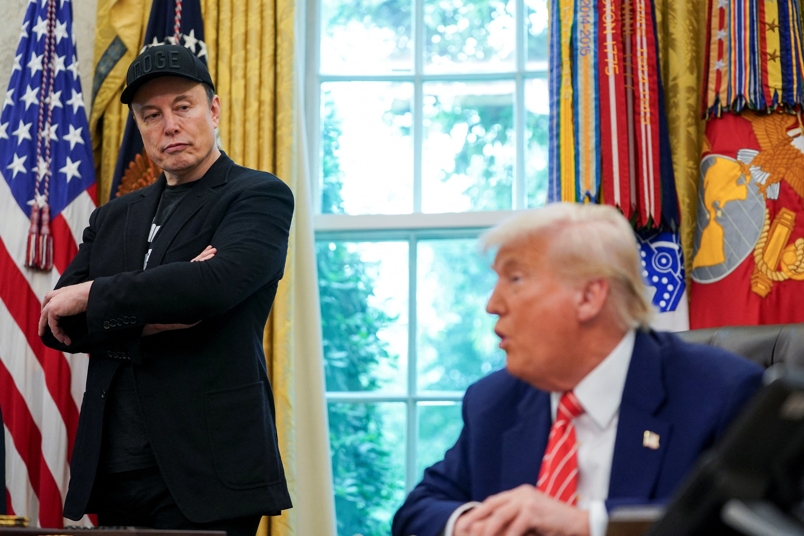 Ông Elon Musk trong một cuộc họp báo tại Nhà Trắng cùng Tổng thống Donald Trump - Ảnh: REUTERS