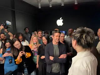 Quả táo phát sáng là một bất ngờ thú vị trên MacBook Pro mới, chỉ được “nhá hàng” sát giờ G. Giữa những tin đồn về màn hình OLED và cảm ứng, chi tiết nhỏ này lại khiến nhiều người hào hứng khi chính thức xuất hiện.