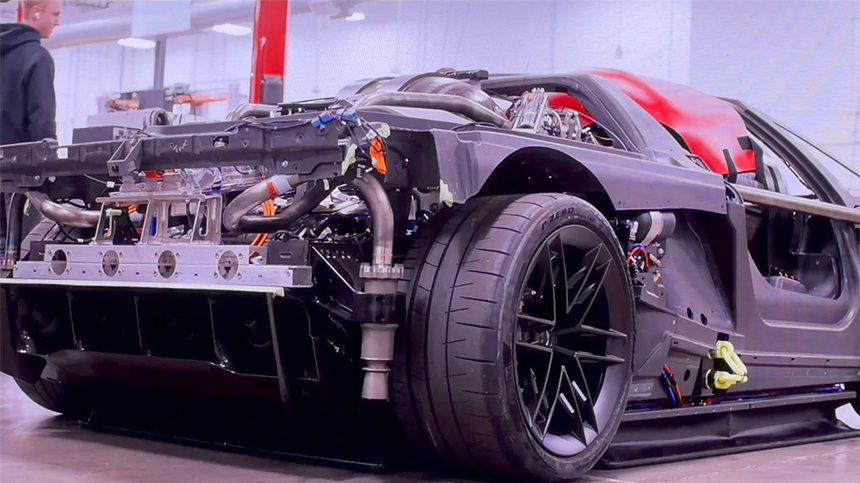 Tesla hé lộ quá trình phát triển siêu xe biết bay