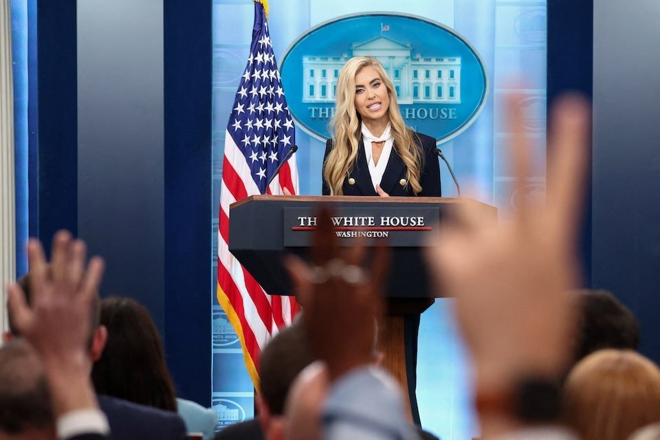Katie Zacharia chủ trì buổi họp báo đầu tiên tại Nhà Trắng ngày 13/10. Ảnh: Reuters