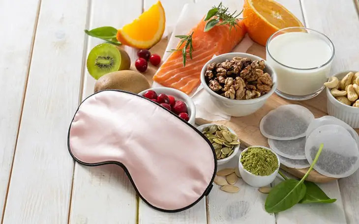Thực phẩm thúc đẩy giấc ngủ ngon dành cho người sau tuổi 60 - Ảnh 1.