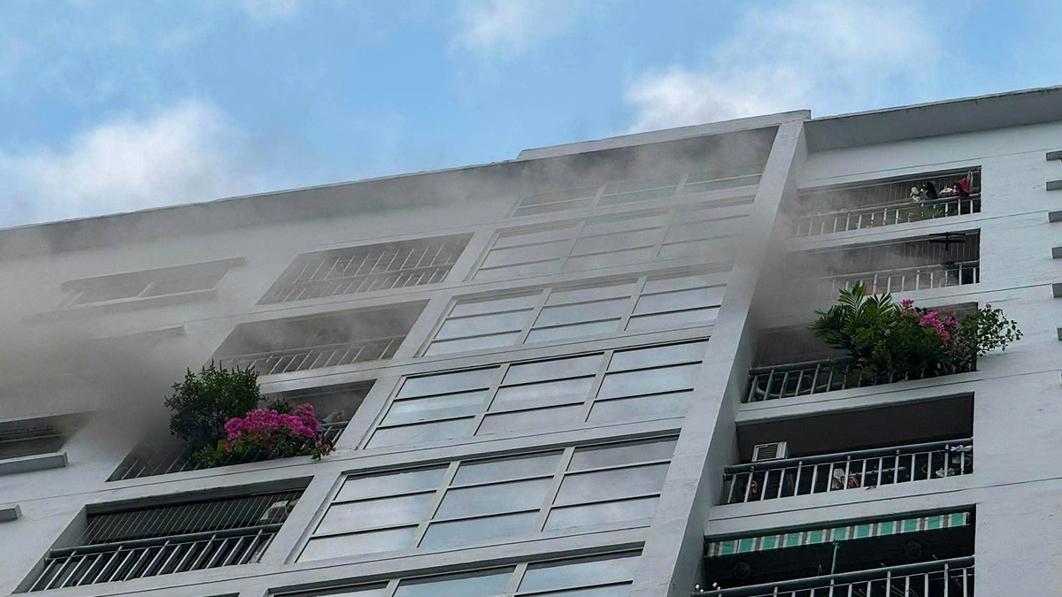 Buồng kỹ thuật chung cư bốc cháy, hàng trăm cư dân sơ tán