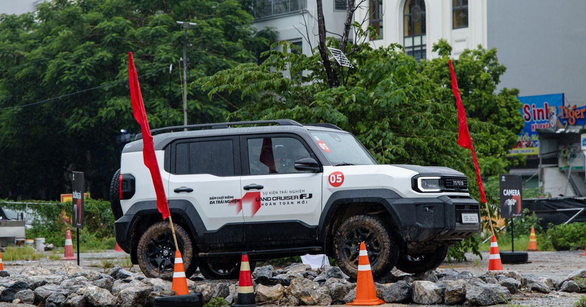 Toyota Land Cruiser FJ - Chất off-road trong hình hài nhỏ gọn