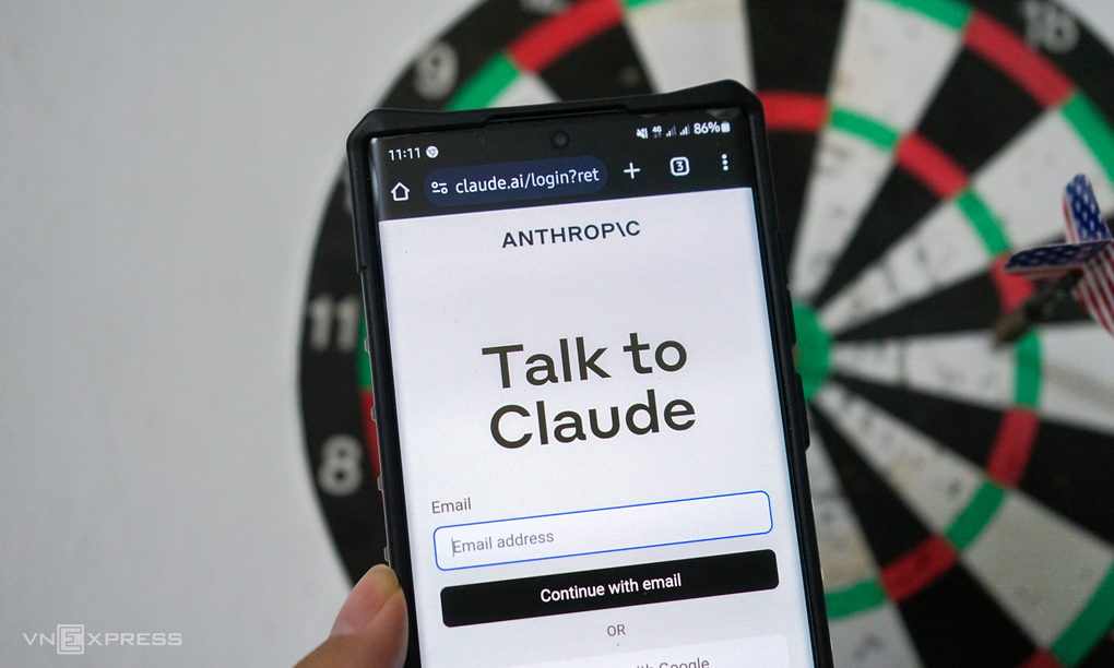 Giao diện đăng nhập chatbot AI Claude của Anthropic. Ảnh: Bảo Lâm
