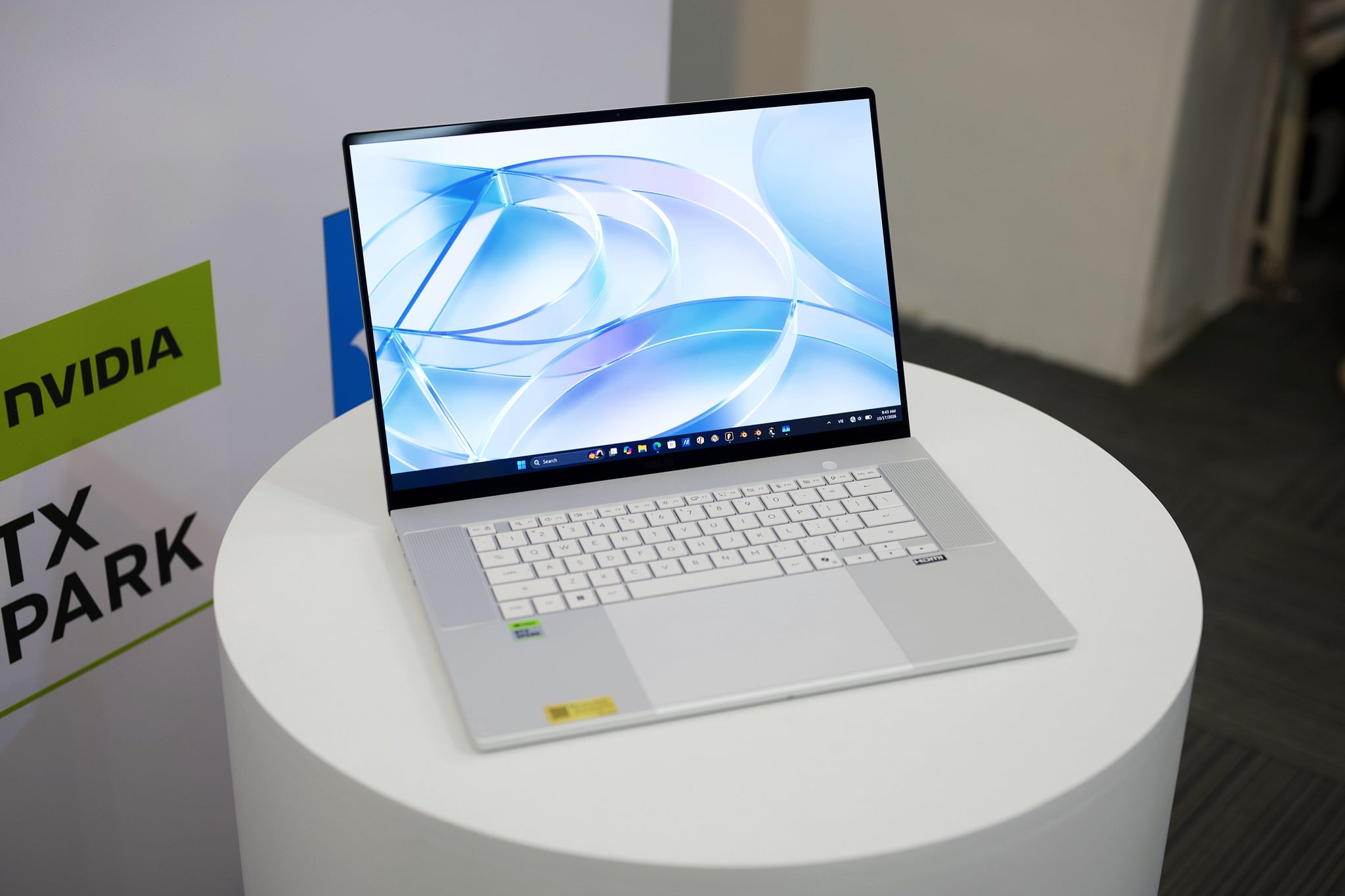 Đi coi ASUS ProArt P16 RTX Spark: laptop đồ họa có tới 128GB RAM để chạy AI