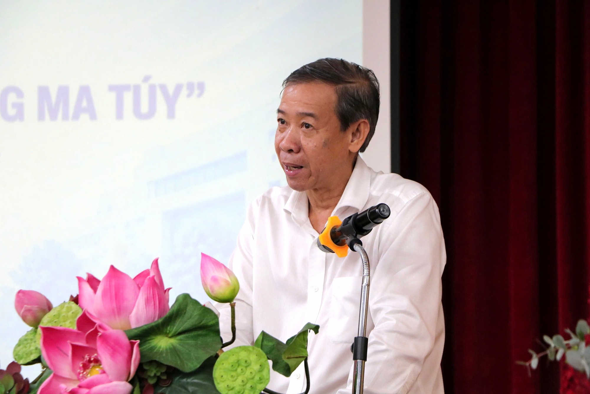 TS.BS Nguyễn Văn Vĩnh Châu - Phó giám đốc Sở Y tế TP.HCM - phát biểu tại hội nghị - Ảnh: THU HIẾN