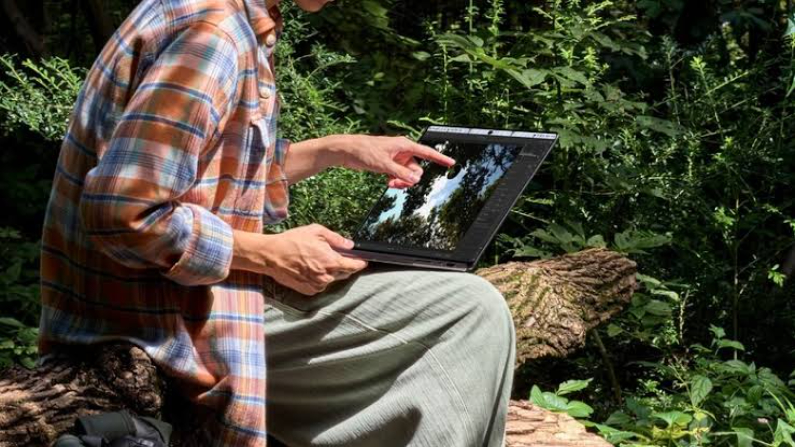 MacBook Pro màn hình cảm ứng có giá khoảng từ 80 triệu đồng tại Việt Nam