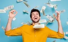 Một doanh nghiệp sắp "lăn chốt" cổ tức tiền mặt cao kỷ lục ngay tháng 8, lãnh đạo ồ ạt đăng ký mua cổ phiếu