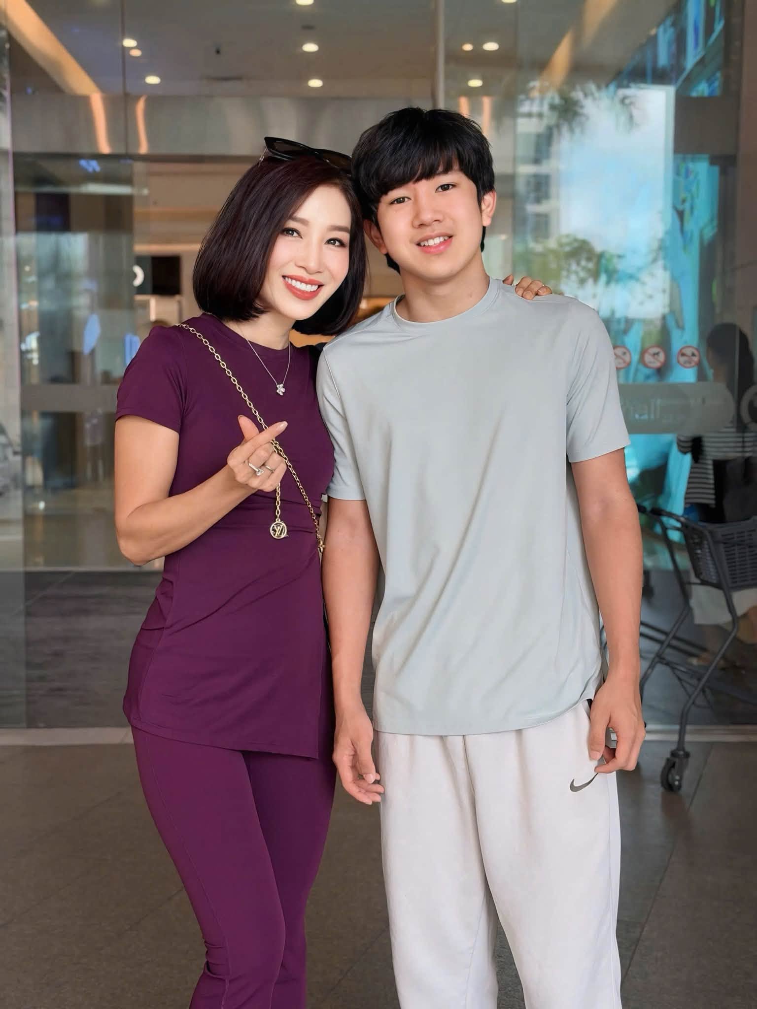Hoa khôi Thu Hương ủng hộ niềm đam mê của con trai