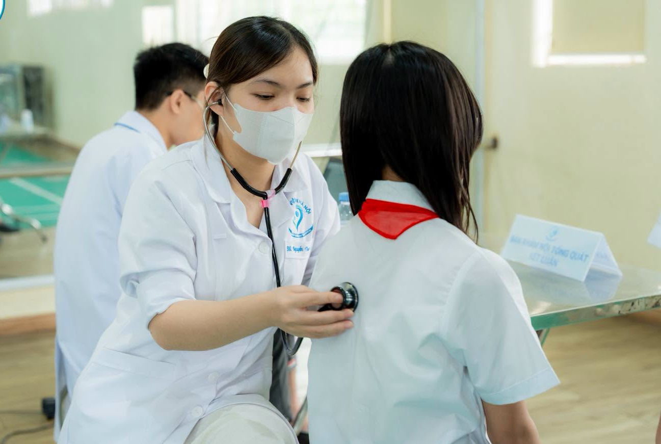 Bệnh viện Nhi Hà Nội khám sàng lọc cho trẻ em thủ đô - Ảnh: BVCC