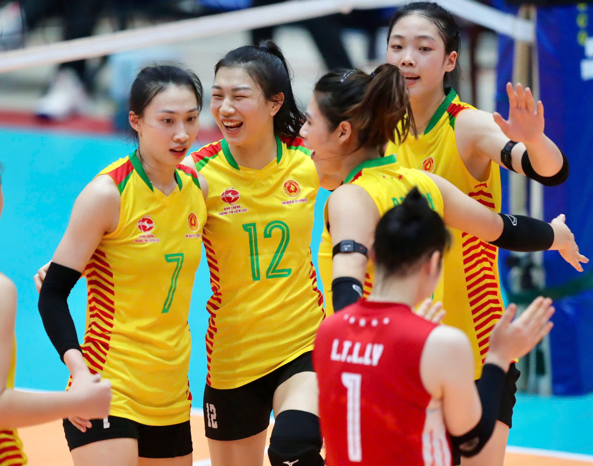 CLB Binh chủng Thông tin vuột chiến thắng ở trận mở màn giai đoạn 2 giải bóng chuyền nữ vô địch quốc gia 2026